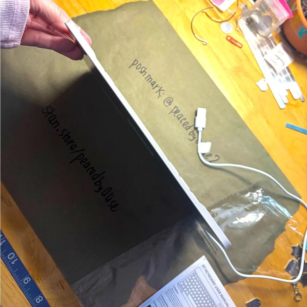 BT BlueTooth -Parts Wireless Keyboard USB Connection *for Parts only not working